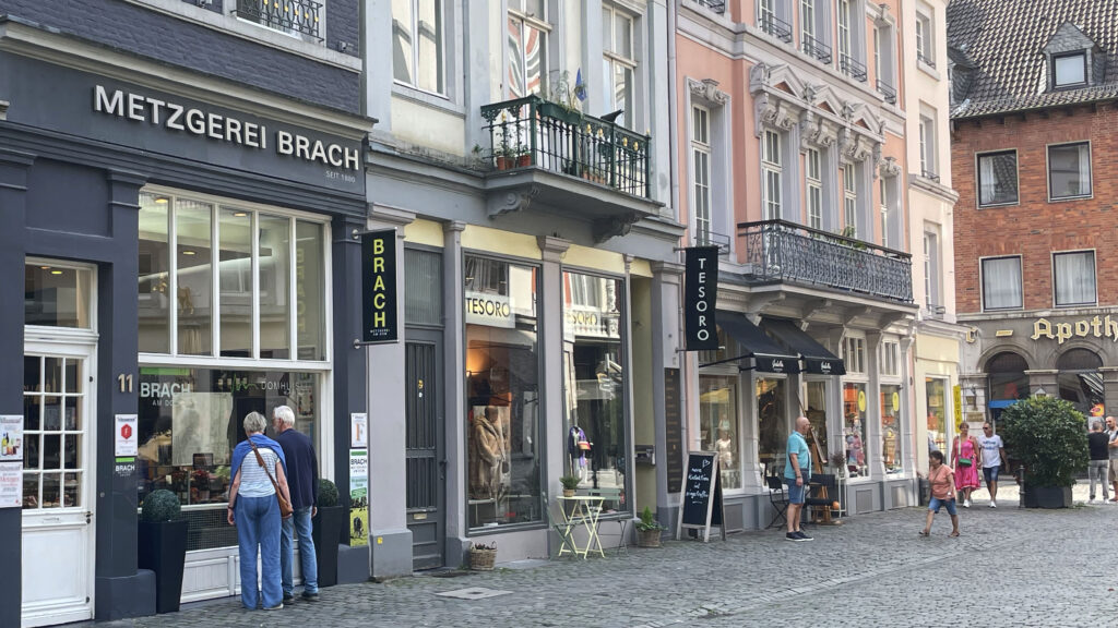 aachen-schoene-altstadt-muensterplatz-2023