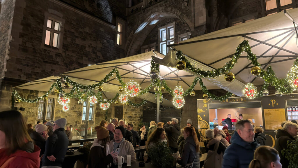 Weihnachtsstimmung-Rathaus-Aachen-2025-fuer-slider-copyright-bernd-kalwa