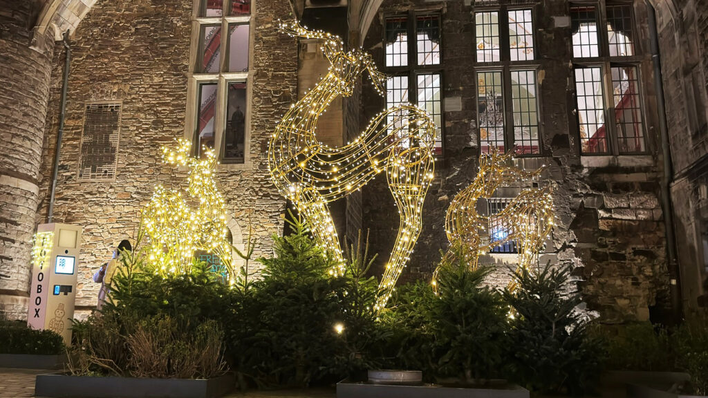 aachen-schoene-altstadt-weihnachtsmarkt-rehe-2025-fuer-slider-copyright-bernd-kalwa