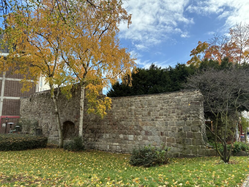 Stadtmauer-Pontviertel-Herbst-2025-copyright-nn-design-studio