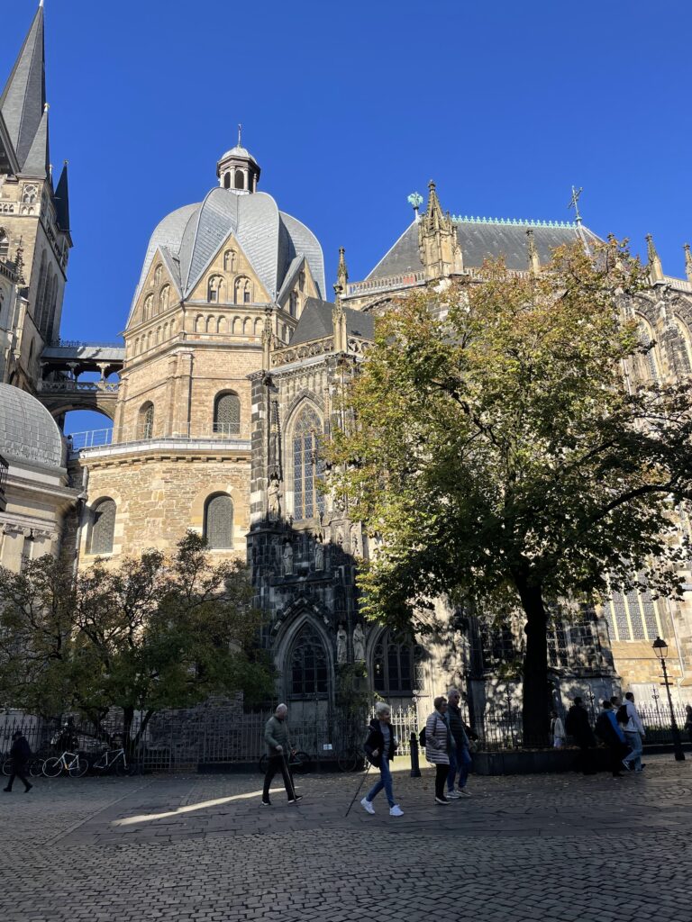 asa-muensterplatz-blick-auf-aachener-dom-copyright-nn-design-studio